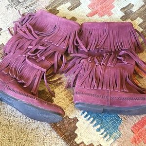 Minnetonka moccasin boots